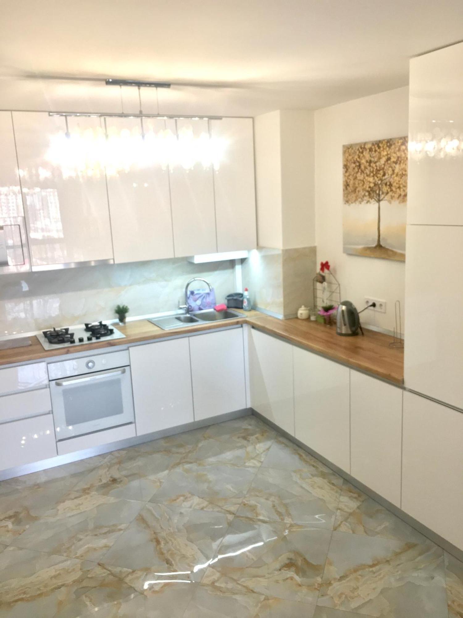 4-Room Jacuzzi Apartment Leopoli Esterno foto