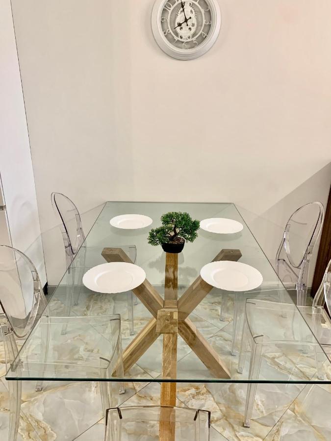 4-Room Jacuzzi Apartment Leopoli Esterno foto