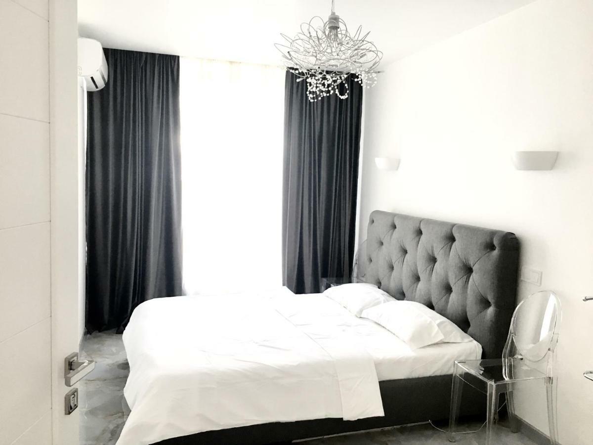 4-Room Jacuzzi Apartment Leopoli Esterno foto